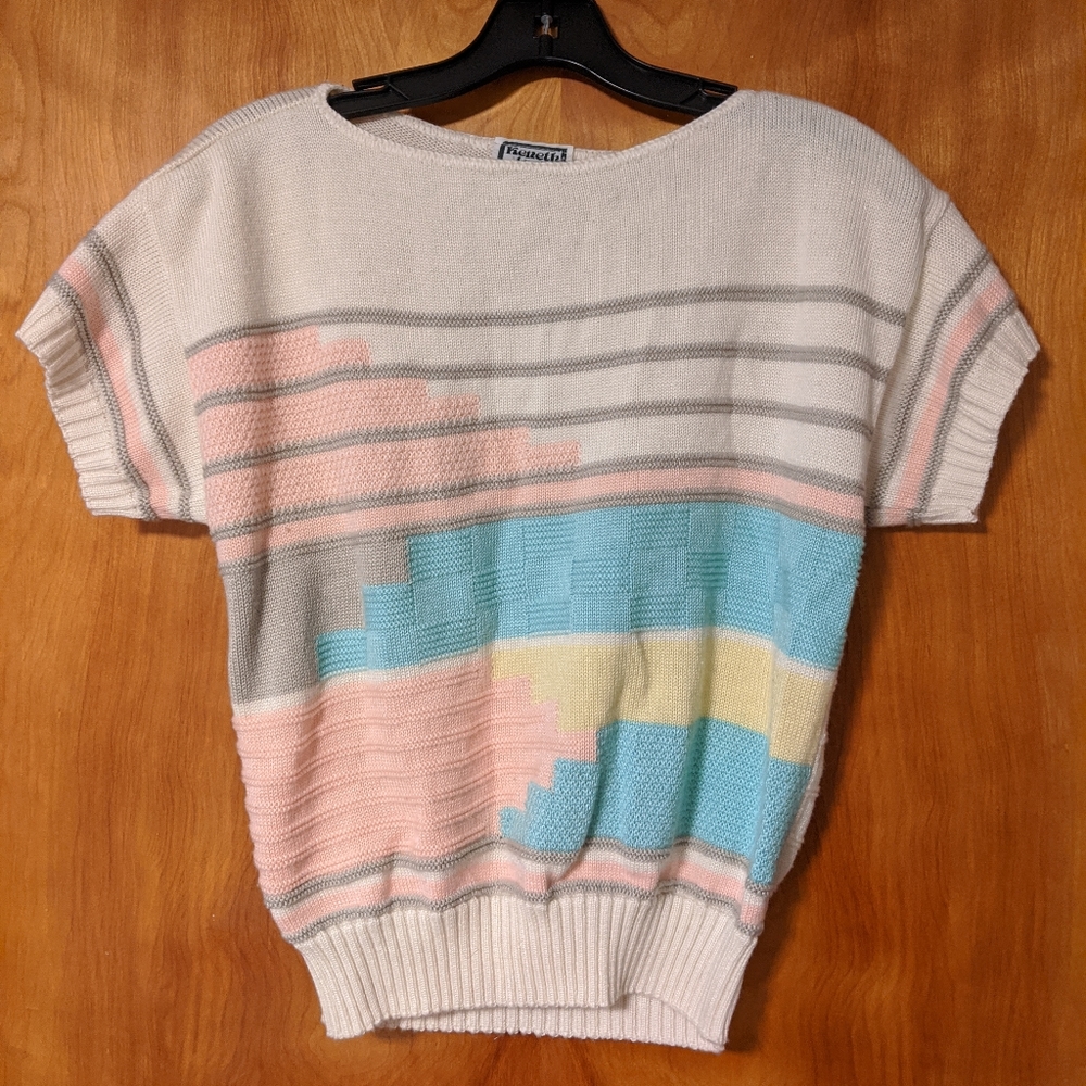 Vintage 80s geometric cream pastel short sleeve summer sweater